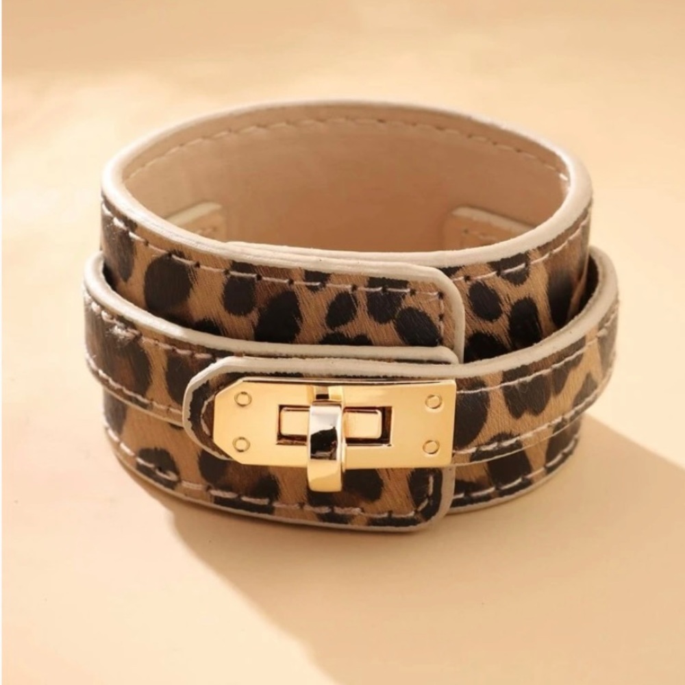 NWT Animal Print Strap Bracelet